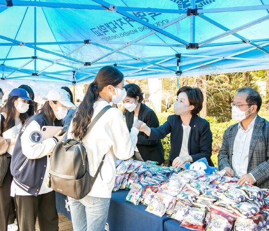 “간식먹고 힘내서 시험 잘보세요~” 중간고사 간식배부 행사 실시