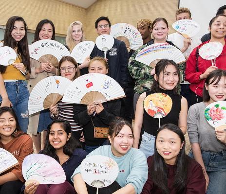 Calligraphy Fan Making” Event Held to Commemorate Hangul Proclamation Day