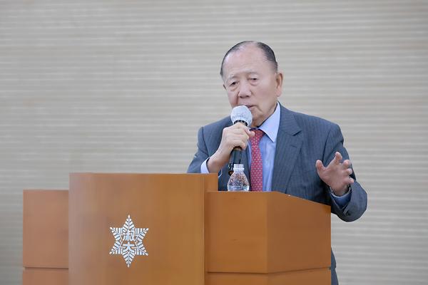 '한국 영화계 대부' 김동호 부산국제영화제  초대 집행위원장 초청 강연 열려