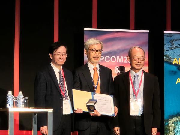 Prof. Kim Yoon-Young Becomes First Korean to Receive APACM Valliappan Medal